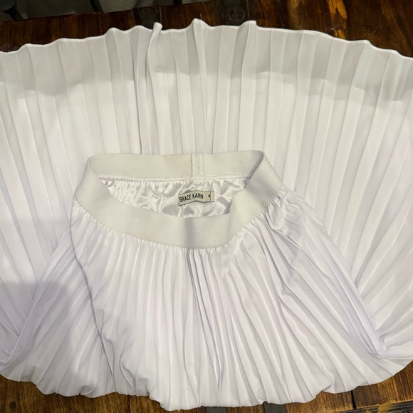 Grace Karin white chiffon pleated skirt. - Picture 1 of 5